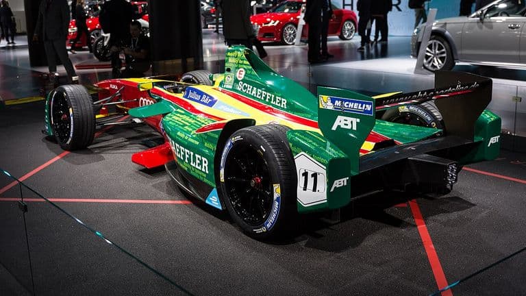 Audi Formule 1-auto op het circuit