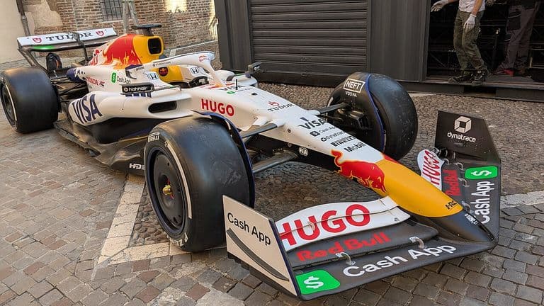 Racing Bulls VCARB 02 op het circuit van Imola