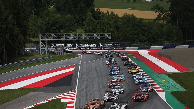 Raceauto op de Red Bull Ring in Spielberg