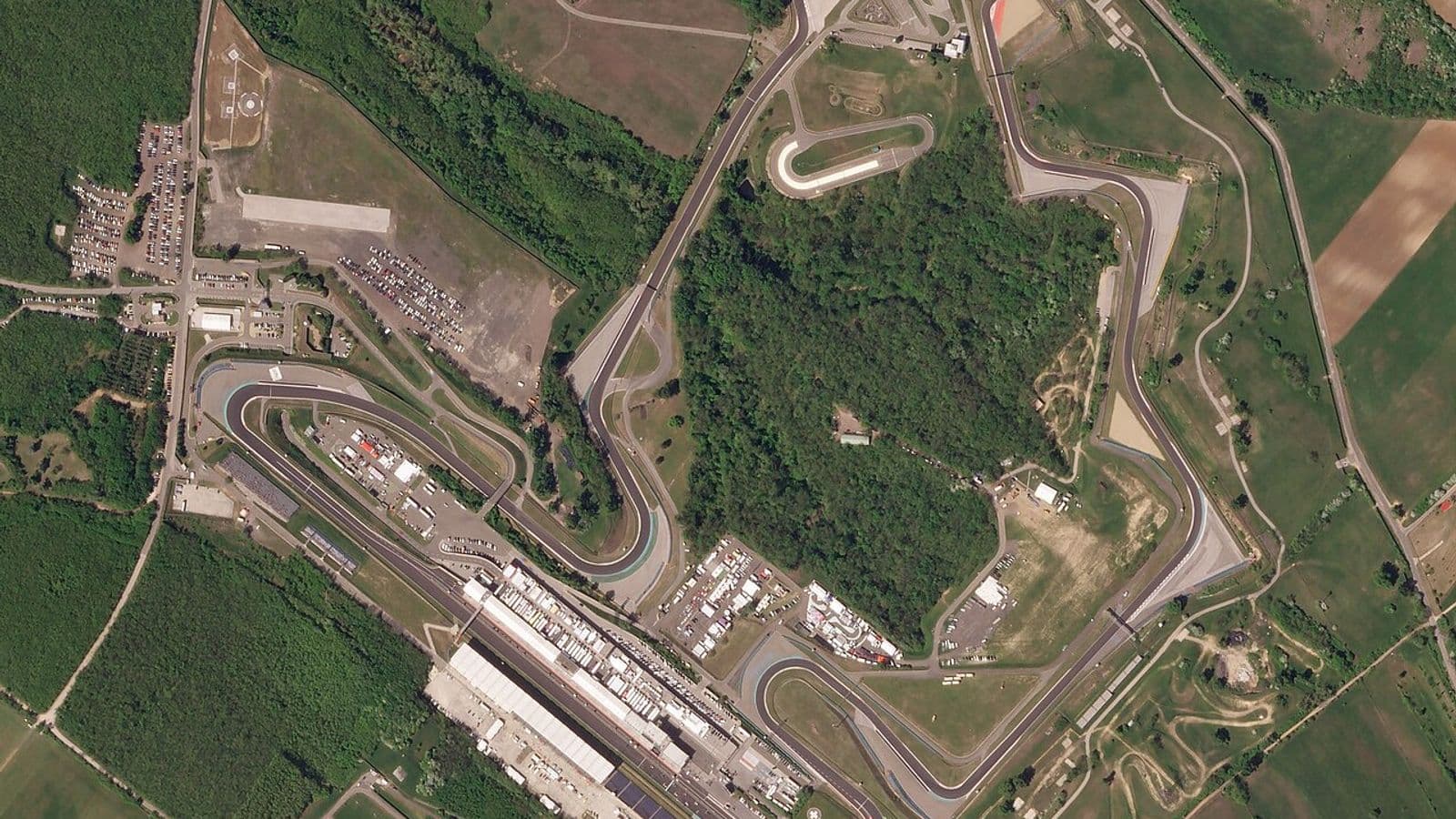 Luchtfoto van de Hungaroring bij Mogyoród